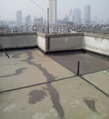 新疆漏水维修 楼顶漏水是什么原因，楼顶漏水维修方法是什么?